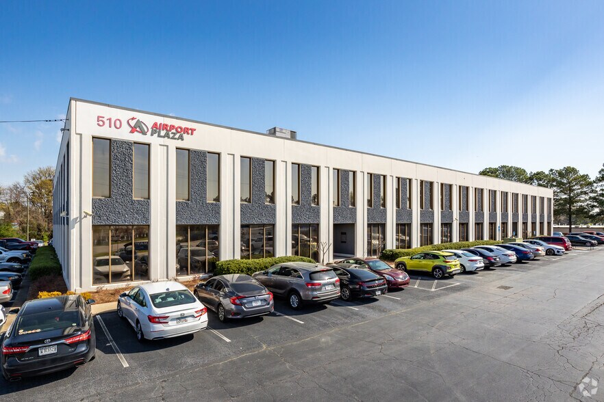 510 Plaza Dr, College Park, GA à louer - Photo du bâtiment - Image 1 de 12