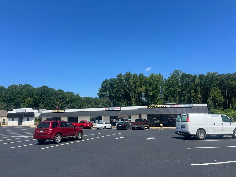 4701 N Tryon St, Charlotte, NC à louer - Photo du bâtiment - Image 3 de 15