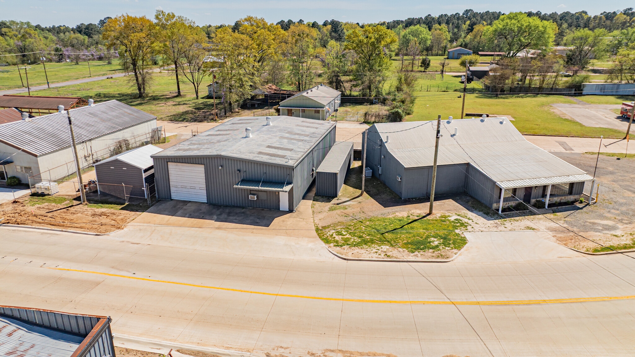 118 Industrial Blvd, Kilgore, TX for lease Primary Photo- Image 1 of 36