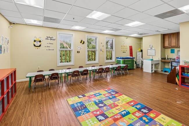 Plus de détails pour 3538 Moncure Ave, Falls Church, VA - Commerce de détail aux enchères