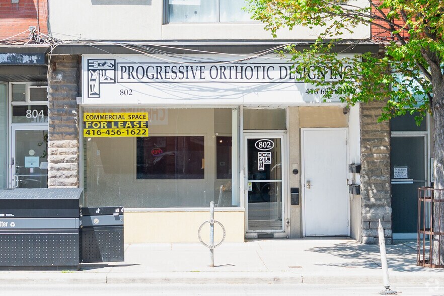 802 Bloor St W, Toronto, ON à louer - Photo du bâtiment - Image 3 de 5