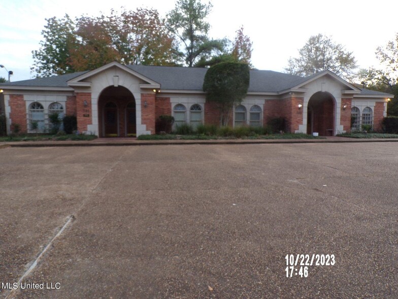 385 Edgewood Terrace Dr, Jackson, MS à vendre - Photo du b timent - Image 1 de 12