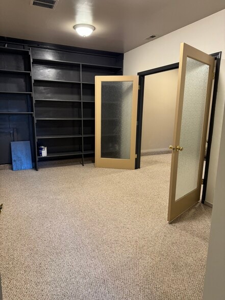 700-718 N Main Ave, Gresham, OR for lease - Building Photo - Image 2 of 16