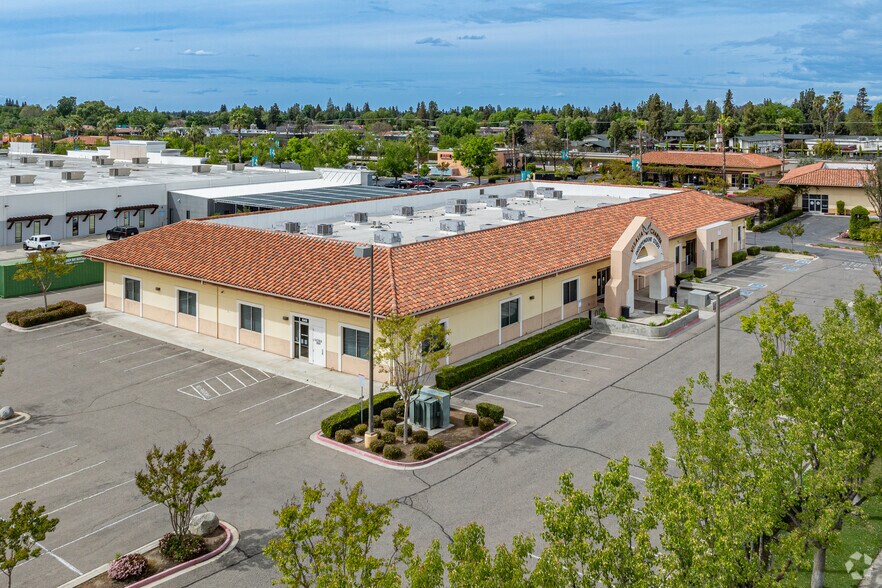 649 S County Center Dr, Visalia, CA à vendre - Aérien - Image 3 de 10