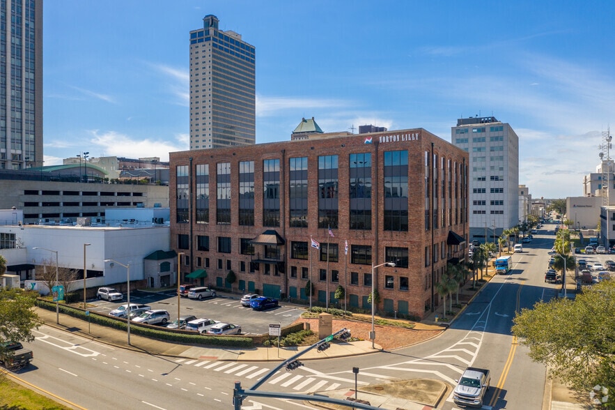 1 St Louis St, Mobile, AL for lease - Primary Photo - Image 1 of 21