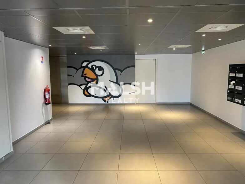 Bureau dans Dardilly à louer - Hall d’entrée - Image 3 de 10