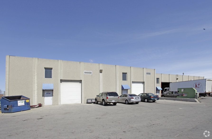 3 Alfred Kuehne Blvd, Brampton, ON for lease - Building Photo - Image 2 of 4