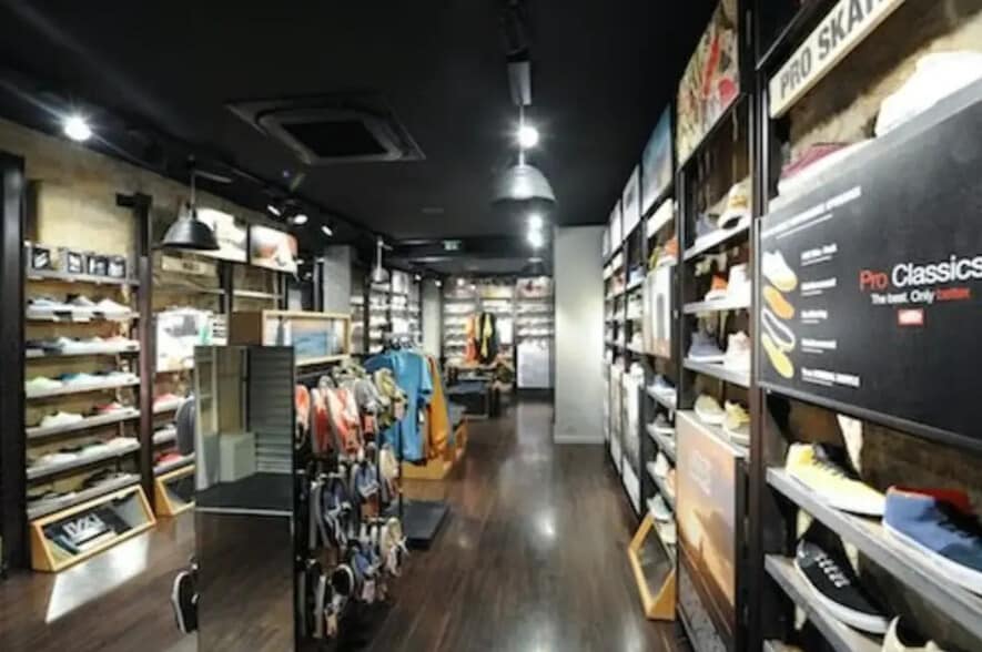 Retail in Paris for lease - Interior Photo - Image 2 of 4