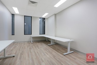 29-31 Lexington Dr, Bella Vista for lease Interior Photo- Image 1 of 3