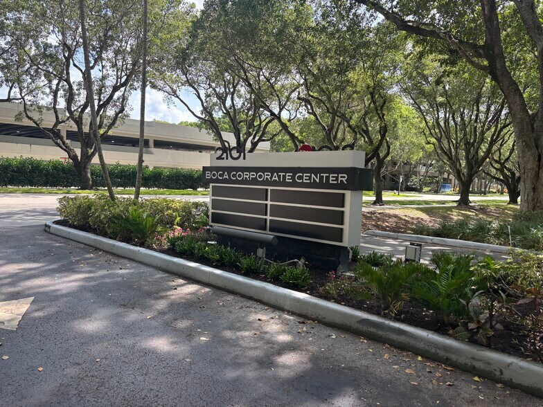 2101 NW Corporate Blvd, Boca Raton, FL for lease - Building Photo - Image 2 of 7