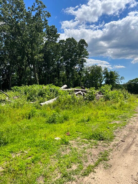 131 Barclay Dr, Stamford, CT à vendre - Photo du bâtiment - Image 3 de 26