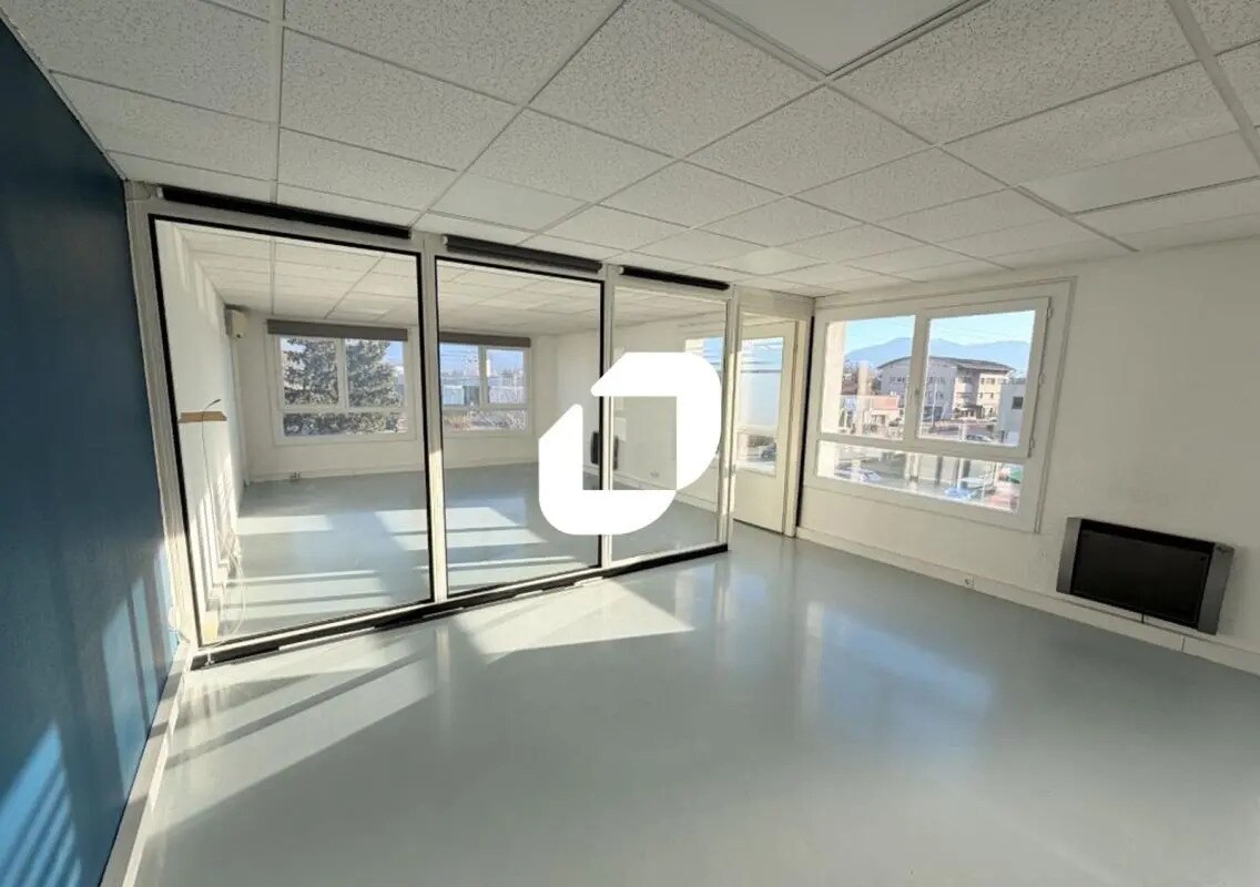 Office in Seyssins for lease Interior Photo- Image 1 of 7