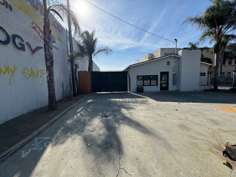 1420 W Holt Ave, Pomona, CA à vendre - Photo du bâtiment - Image 2 de 12