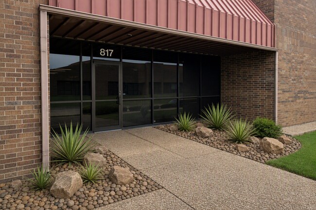Plus de détails pour 801-815 Greenview Dr, Grand Prairie, TX - Local d'activités à louer