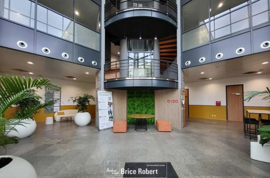 Bureau dans Écully à louer - Photo du bâtiment - Image 3 de 3