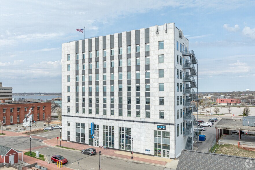 285 Western Ave, Muskegon, MI à louer - Photo du bâtiment - Image 3 de 44