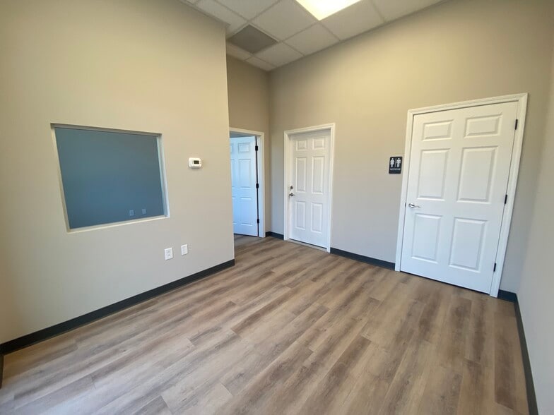 512 Miles Jamison Rd, Summerville, SC for lease - Building Photo - Image 3 of 8