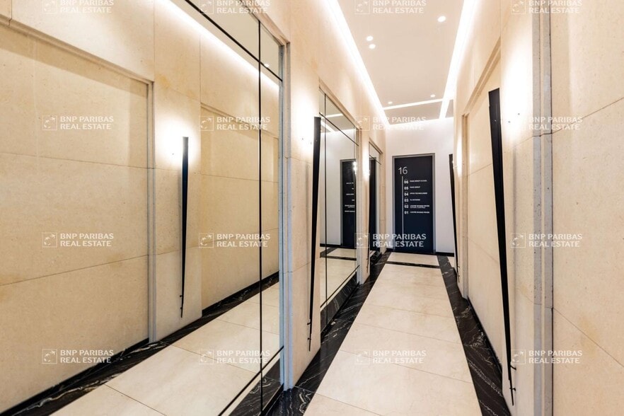 16 Place Du Général De Gaulle, Lille for lease - Building Photo - Image 2 of 22