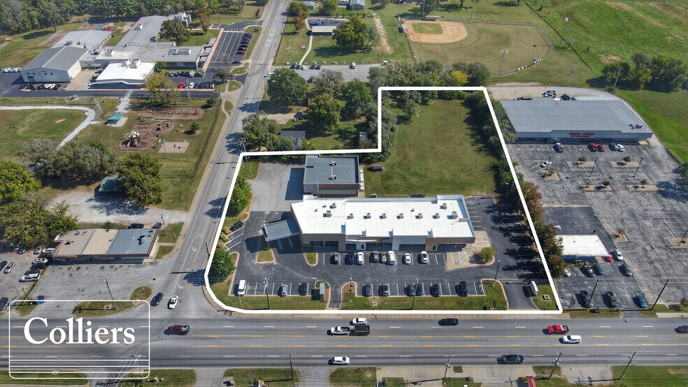 225 N Bloomington St, Lowell, AR à vendre - Photo du bâtiment - Image 2 de 7