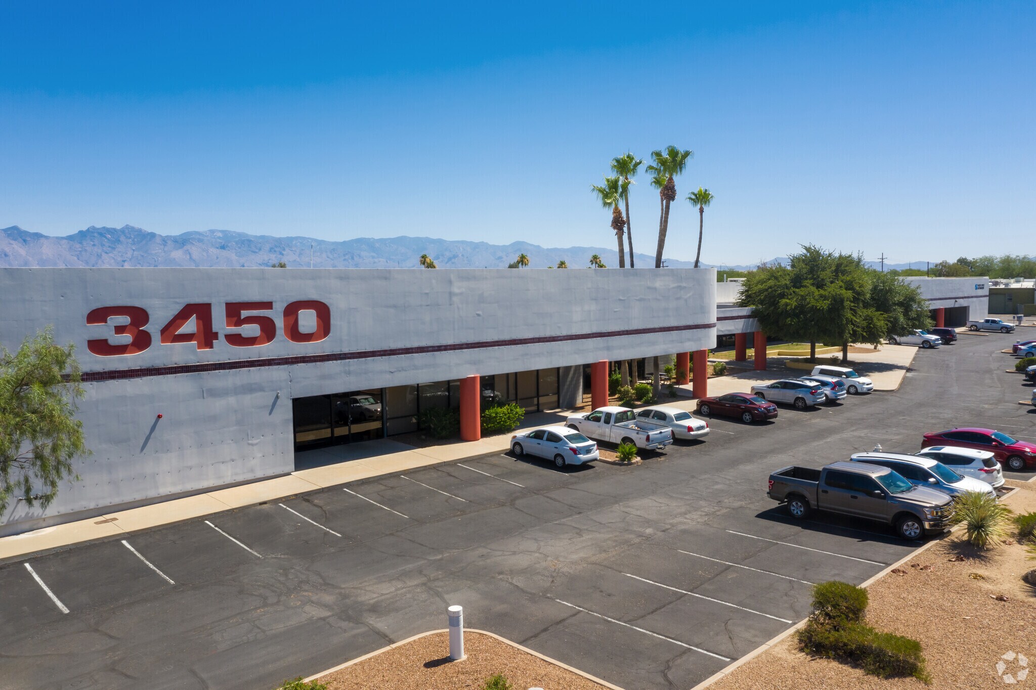 3450 S Broadmont Dr, Tucson, AZ for lease Primary Photo- Image 1 of 4