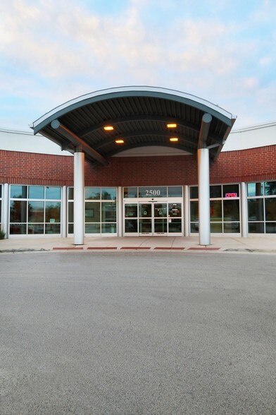 2550-2586 W Fabyan Pky, Batavia, IL à louer - Photo du bâtiment - Image 3 de 9