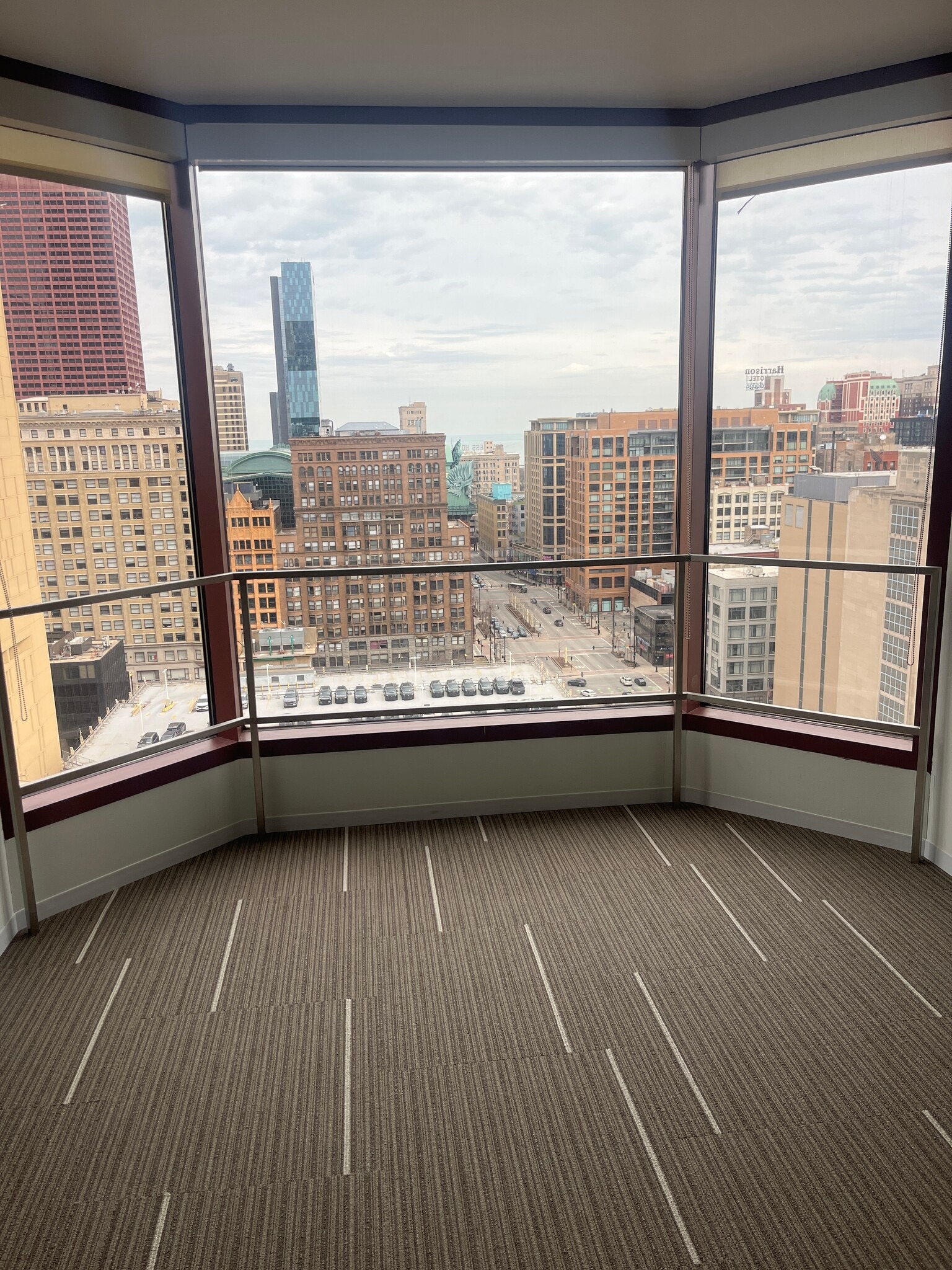 425 S Financial Pl, Chicago, IL for lease Building Photo- Image 1 of 6