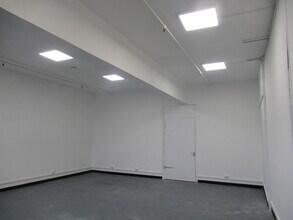 8 Deer Park Rd, Londres à louer Photo intérieure- Image 1 de 4