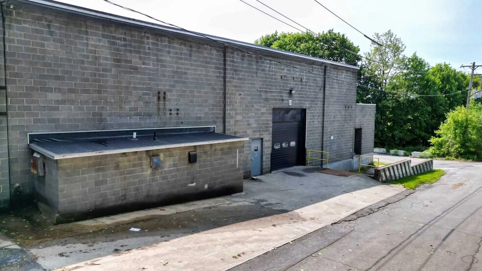 185 Warren St, Glens Falls, NY à louer - Photo du bâtiment - Image 3 de 13