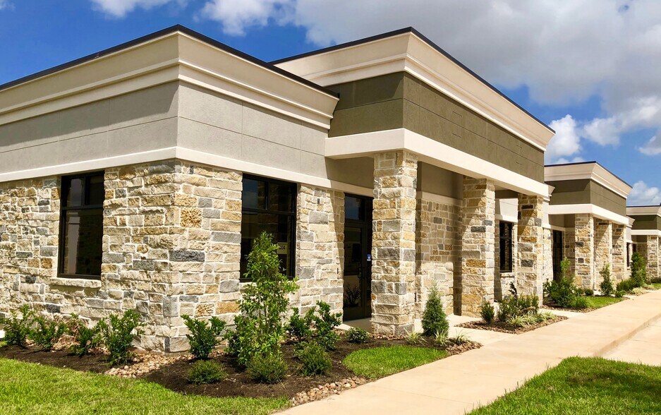 633 E Fernhurst Dr, Katy, TX à louer - Photo du bâtiment - Image 2 de 10