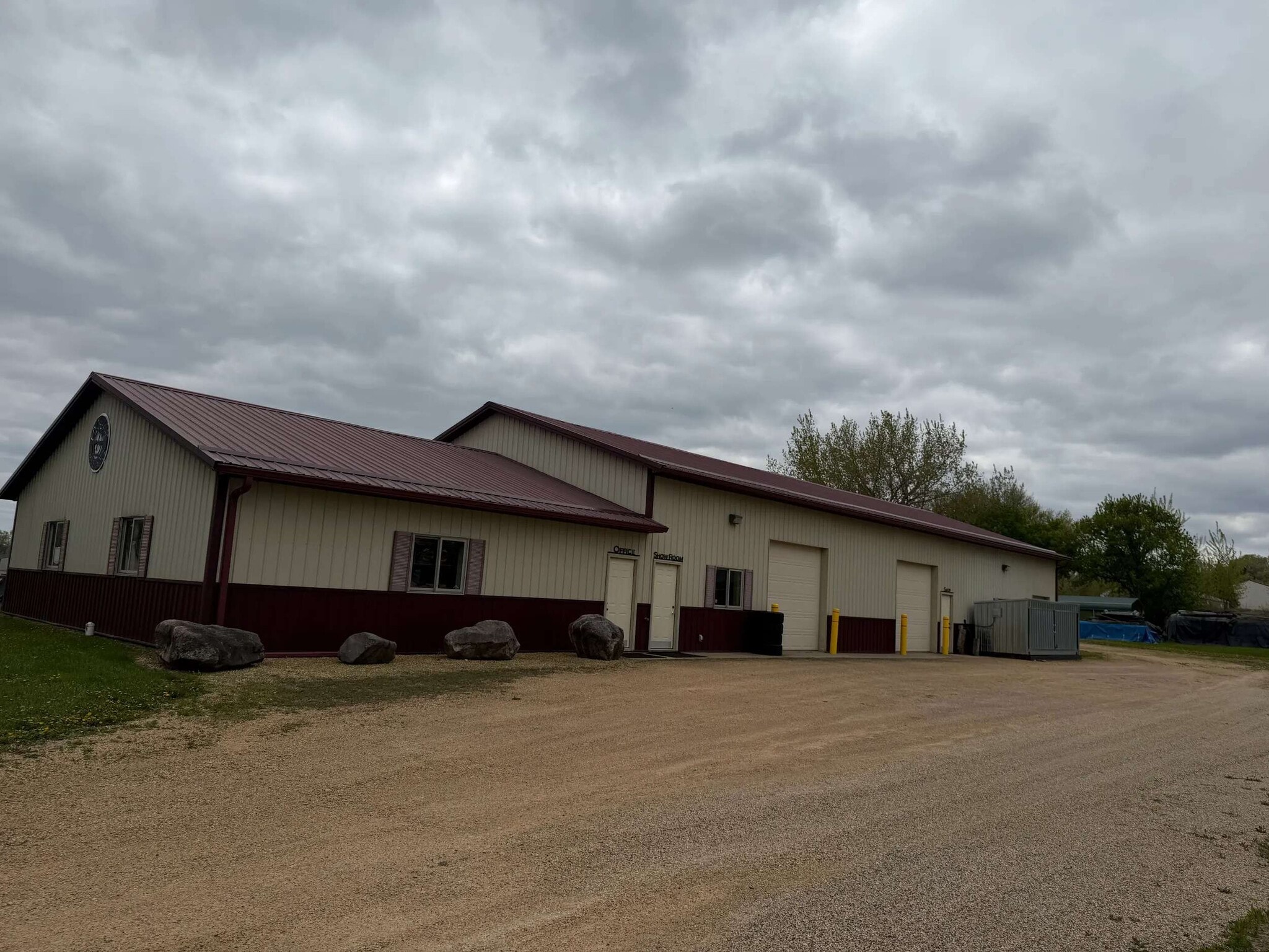 1716 N 3rd St, Saint Peter, MN for lease Building Photo- Image 1 of 8