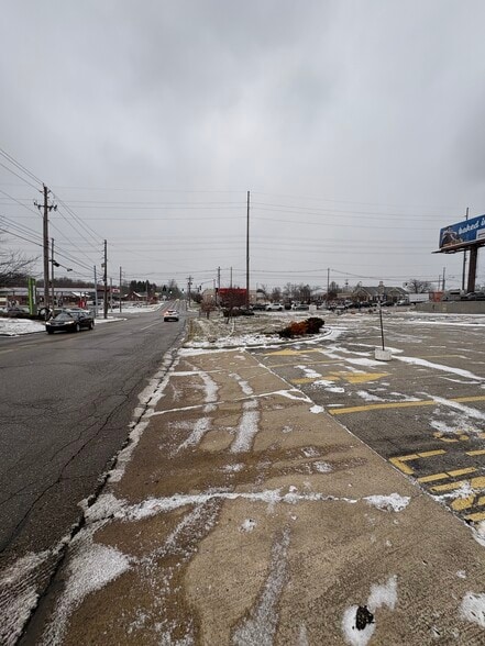 695 Boardman Canfield Rd, Youngstown, OH à vendre - Photo du bâtiment - Image 3 de 17