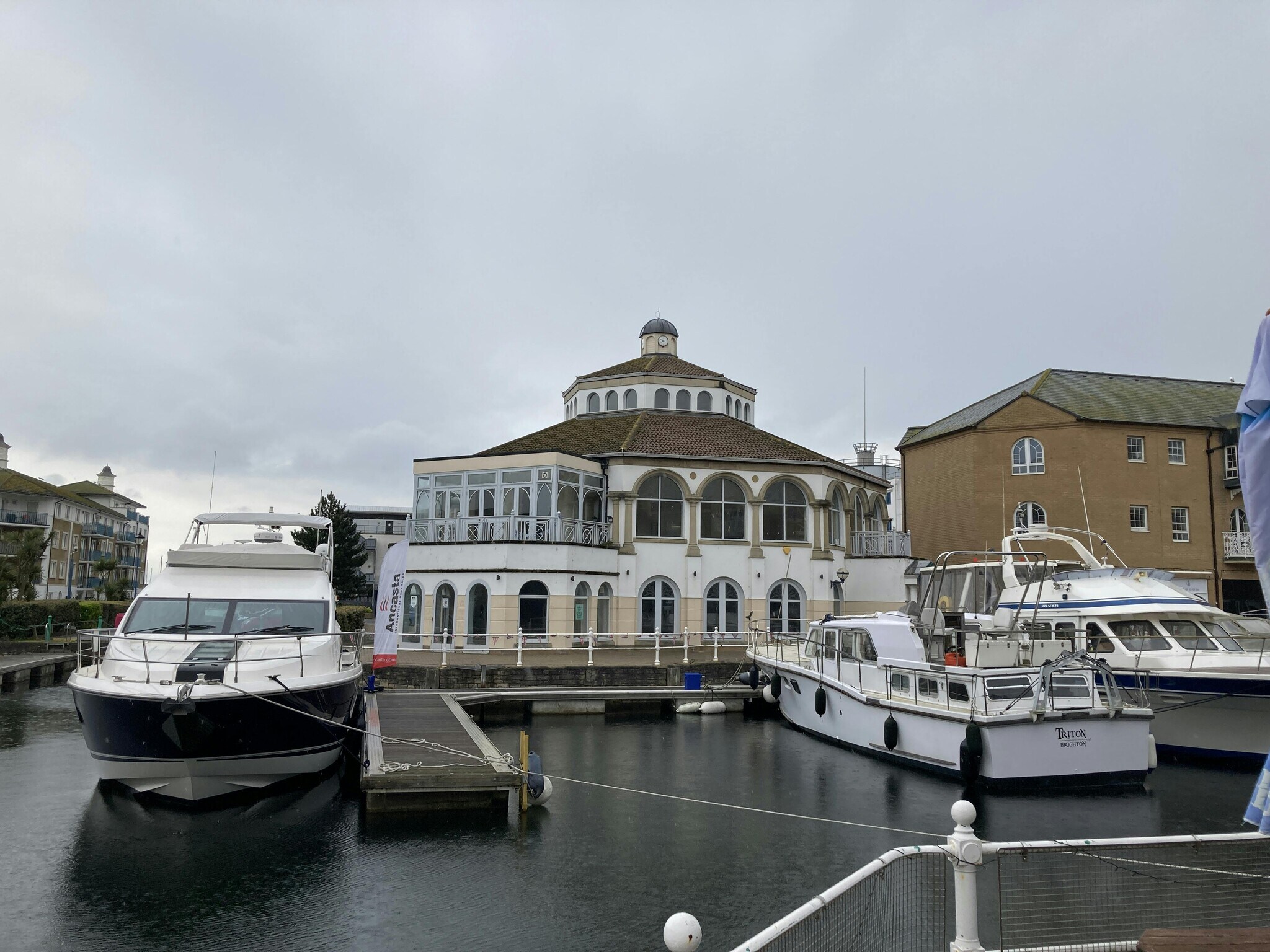 The Waterfront,, Brighton à louer Photo du bâtiment- Image 1 de 20