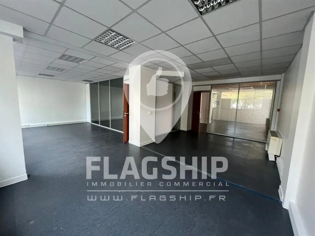 Office in Boulogne-Billancourt for lease Interior Photo- Image 1 of 7