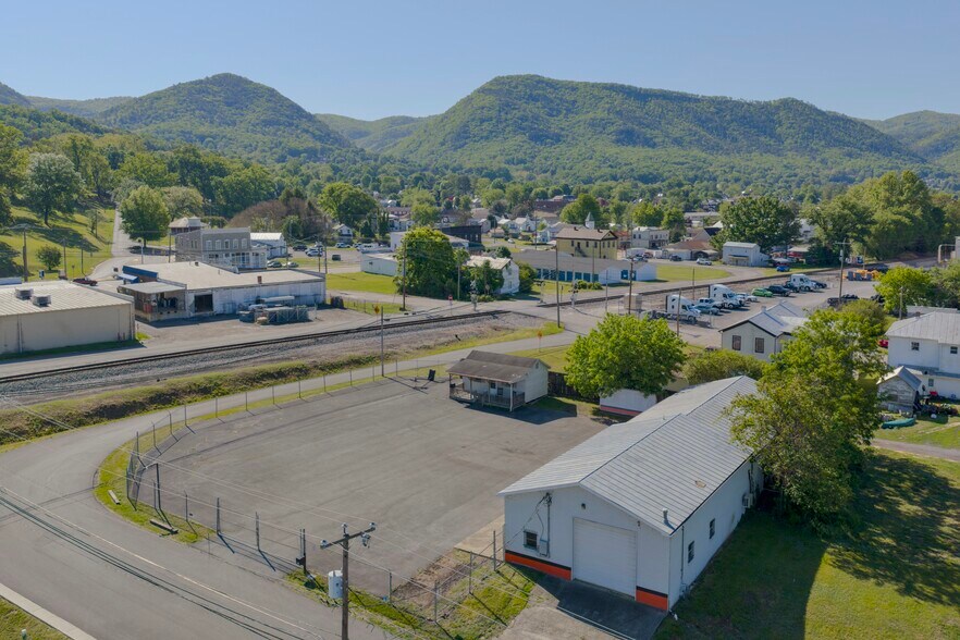 510 W 28th St, Buena Vista, VA à vendre - Photo du bâtiment - Image 2 de 27