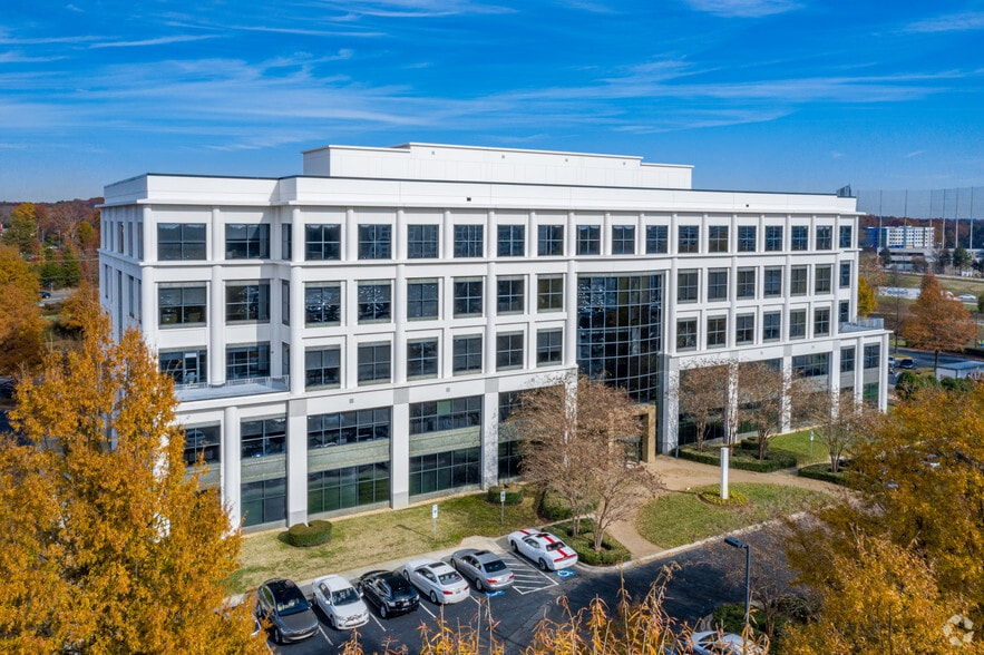 3800 Arco Corporate Dr, Charlotte, NC for lease - Building Photo - Image 3 of 20