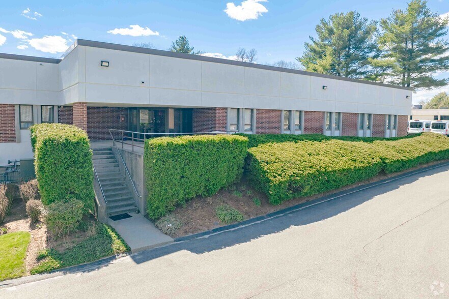 755 Middlesex Tpke, Billerica, MA for lease - Building Photo - Image 2 of 10