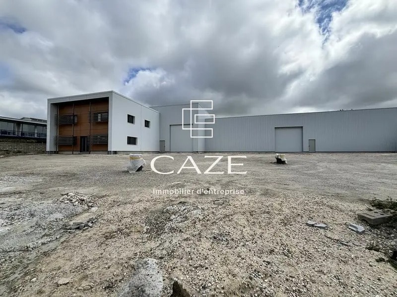Industrial in Bassens for lease Building Photo- Image 1 of 9
