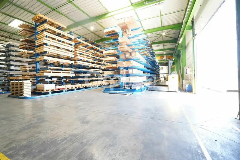 Flex in Chassieu for sale - Building Photo - Image 2 of 12