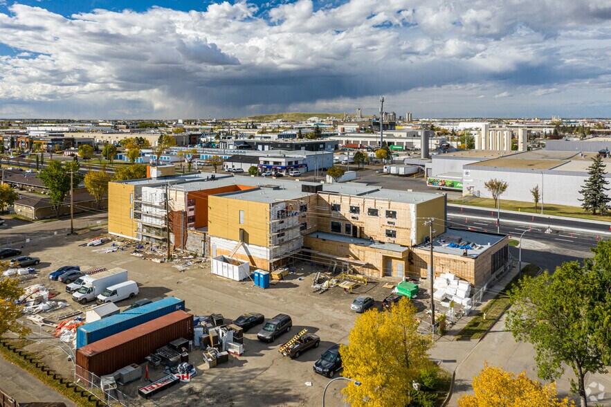 15025 111 Ave NW, Edmonton, AB à louer - Aérien - Image 2 de 14