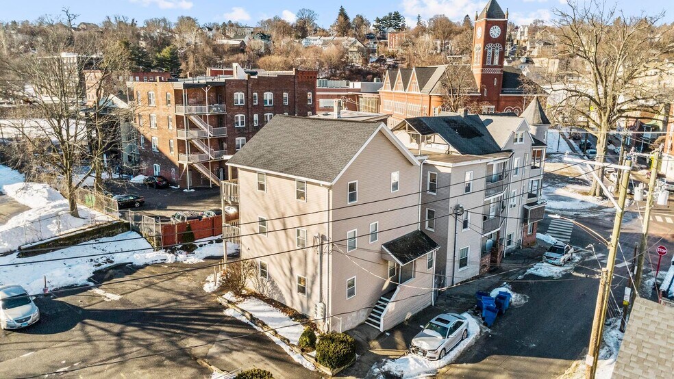 307 Washington Ave, Waterbury, CT à vendre - Photo du bâtiment - Image 2 de 2