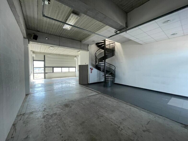Flex dans Saint-Denis à louer - Photo du bâtiment - Image 3 de 7
