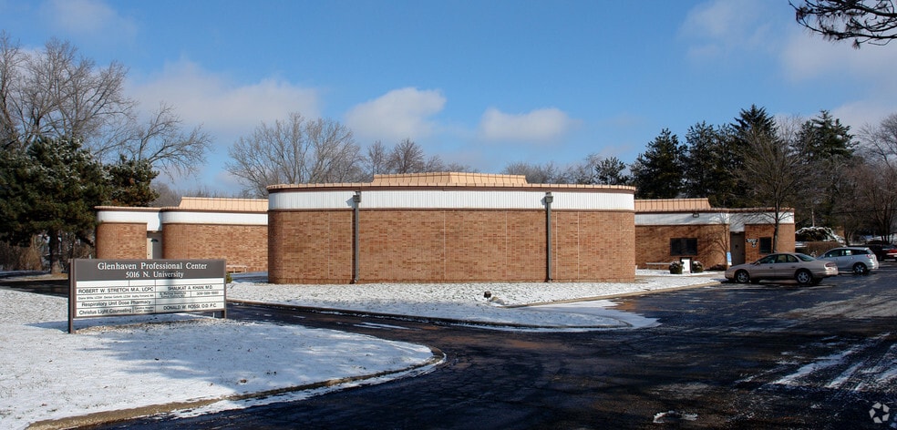 5016 N University St, Peoria, IL for lease - Building Photo - Image 1 of 10
