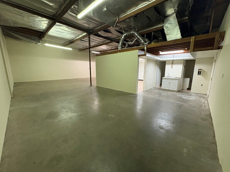 10621 Bloomfield St, Los Alamitos, CA à louer - Photo du bâtiment - Image 3 de 4
