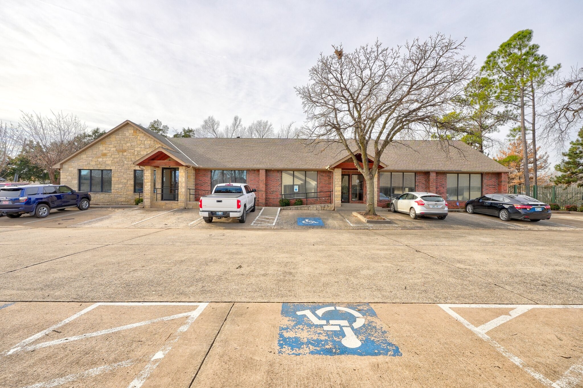 4832 Richmond Square Dr, Oklahoma City, OK for sale Building Photo- Image 1 of 27