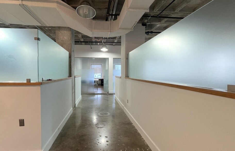 401-407 Lincoln Rd, Miami Beach, FL for lease - Matterport 3D Scan - Image 2 of 19