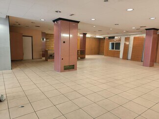 Plus de détails pour Multi-résidentiel à vendre