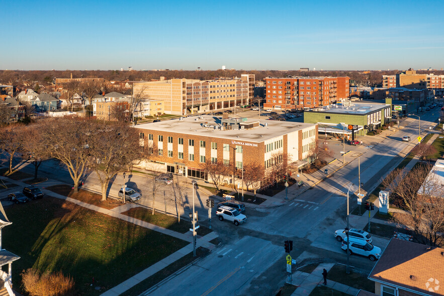 3340 S Oak Park Ave, Berwyn, IL for lease - Aerial - Image 2 of 3