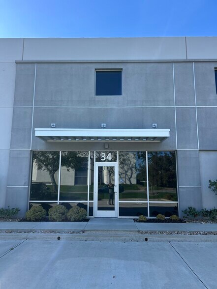 34 Thomas, Irvine, CA à louer - Photo du bâtiment - Image 3 de 28