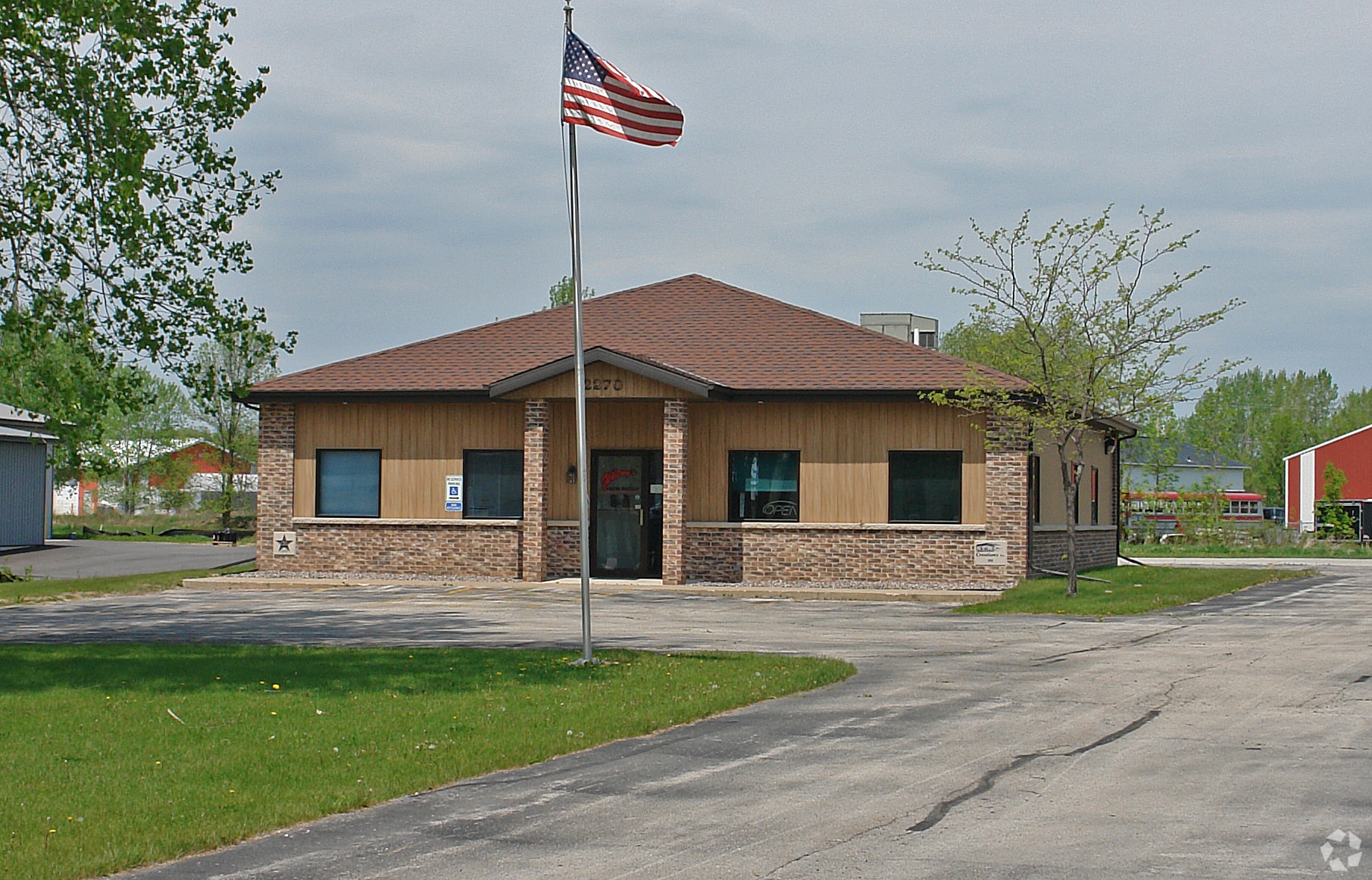 2270 Salscheider Ct, Howard, WI for sale Primary Photo- Image 1 of 41