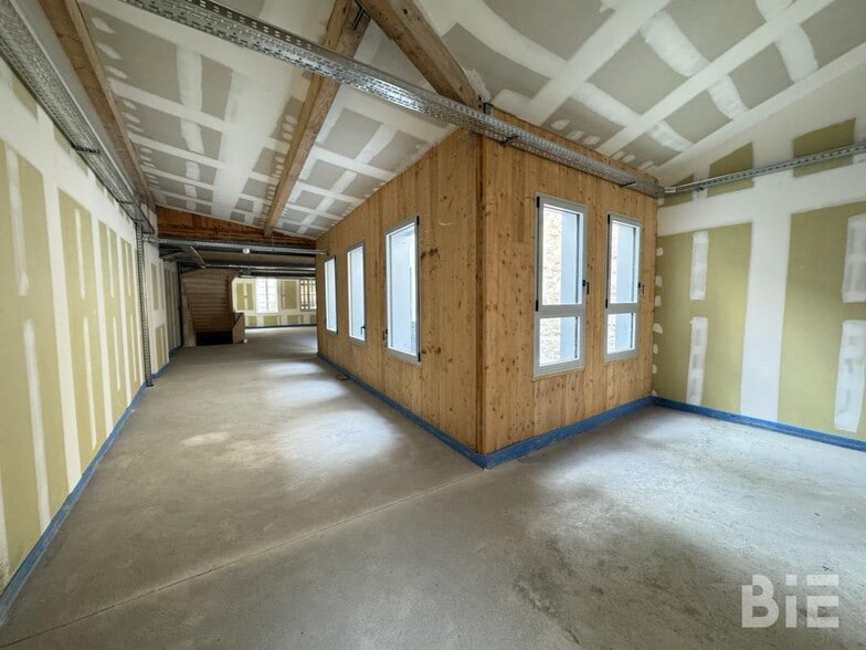 Office in Bordeaux for lease - Building Photo - Image 3 of 7